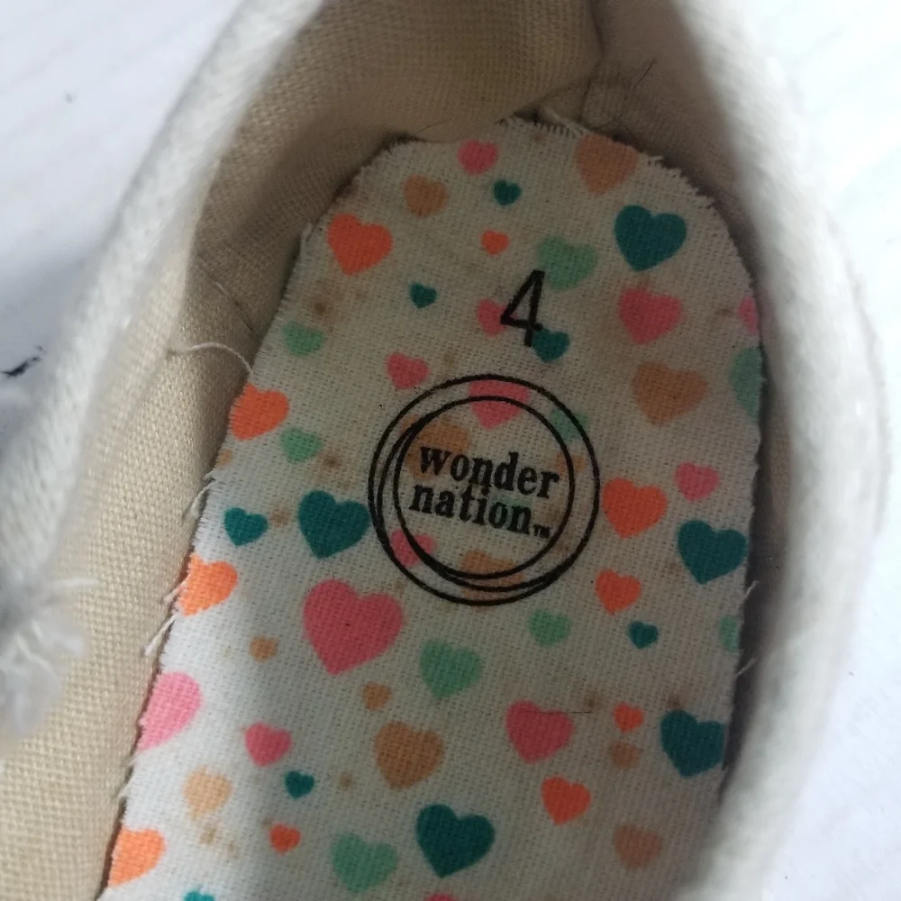 WONDER NATION GIRL'S CREAM FLATS WITH BOW SIZE 4 (PLEASE SEE ALL PHOTOS) - Picture 2 of 14